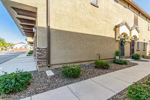 2725 E Mine Creek Rd, Phoenix, AZ 85024 - Photo 5