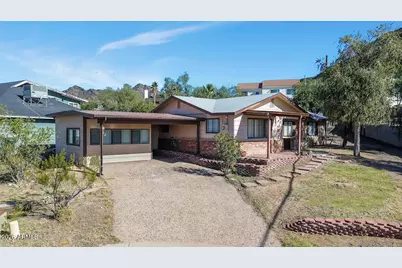 9025 N 14th Place, Phoenix, AZ 85020 - Photo 1