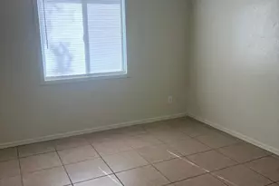 8048 W Hazelwood St, Phoenix, AZ 85033 - Photo 9