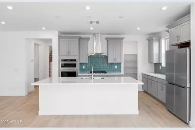 10223 S 20th Lane, Phoenix, AZ 85041 - Photo 5