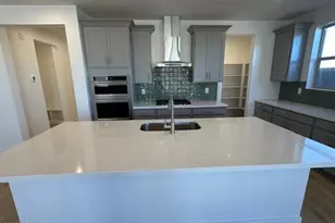 10223 S 20th Ln, Phoenix, AZ 85041 - Photo 5