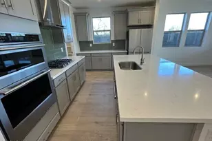 10223 S 20th Ln, Phoenix, AZ 85041 - Photo 7