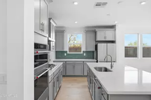 10223 S 20th Ln, Phoenix, AZ 85041 - Photo 7