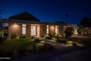 4704 N 40th Pl, Phoenix, AZ 85018 - Photo 1