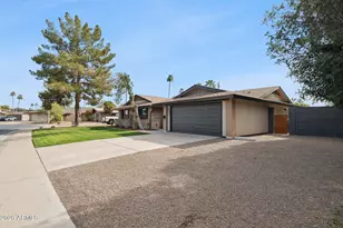 735 E Manhatton Dr, Tempe, AZ 85282 - Photo 47