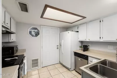 4834 E Kachina Trail #1, Phoenix, AZ 85044 - Photo 9