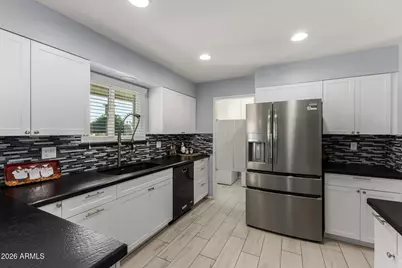 10502 W Roundelay Circle, Sun City, AZ 85351 - Photo 5