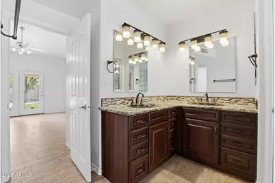 2537 E Lupine Avenue, Phoenix, AZ 85028 - Photo 15