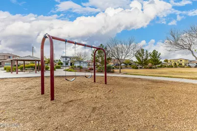 17746 W Desert Lane, Surprise, AZ 85388 - Photo 43