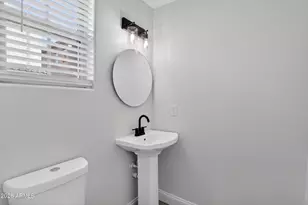 7760 W Bonitos Dr, Phoenix, AZ 85035 - Photo 19