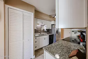 11627 N Desert Hills Dr W, Sun City, AZ 85351 - Photo 9