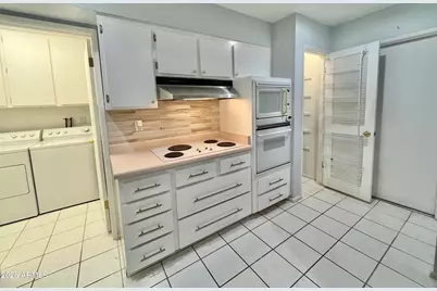 9718 W Oak Ridge Drive, Sun City, AZ 85351 - Photo 9