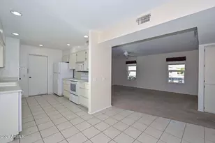 14007 N Whispering Lake Dr, Sun City, AZ 85351 - Photo 9