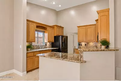 8841 W Port Royale Lane, Peoria, AZ 85381 - Photo 9
