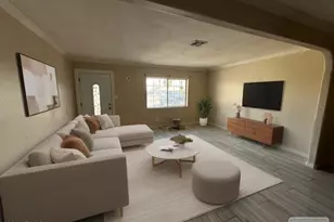 8056 W Westview Dr, Phoenix, AZ 85033 - Photo 3