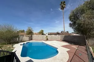 8056 W Westview Dr, Phoenix, AZ 85033 - Photo 19