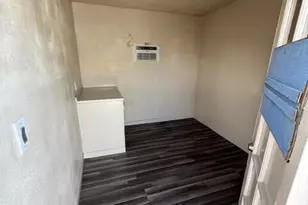 8056 W Westview Dr, Phoenix, AZ 85033 - Photo 15