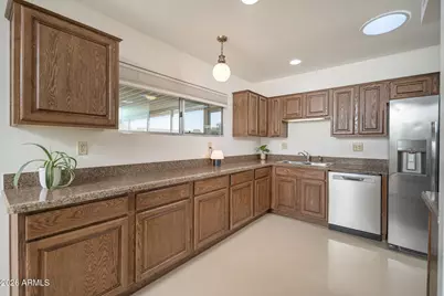 9506 W Country Club Drive W, Sun City, AZ 85373 - Photo 15