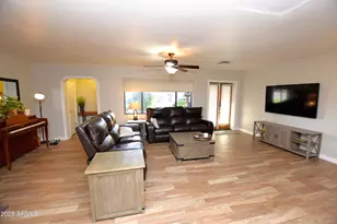 946 E Denton Ln, Phoenix, AZ 85014 - Photo 5