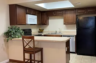 2145 E Center Ln, Tempe, AZ 85281 - Photo 17