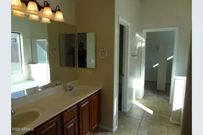 1011 W Samantha Way, Phoenix, AZ 85041 - Photo 5