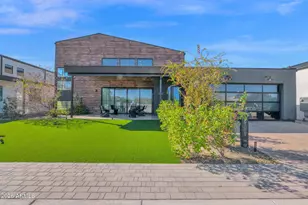 8430 S 10th Ln, Phoenix, AZ 85041 - Photo 1