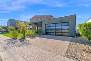 8430 S 10th Ln, Phoenix, AZ 85041 - Photo 3