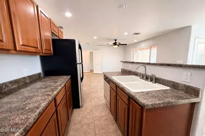 10545 W Buena Vista Drive, Arizona City, AZ 85123 - Photo 13