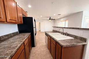 10545 W Buena Vista Dr, Arizona City, AZ 85123 - Photo 13