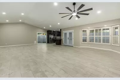 1734 W Banff Lane, Phoenix, AZ 85023 - Photo 11