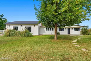 2858 E Redfield Rd, Gilbert, AZ 85234 - Photo 17