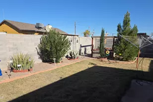 8146 W Pineveta Dr, Arizona City, AZ 85123 - Photo 21