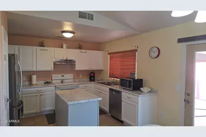 8146 W Pineveta Drive, Arizona City, AZ 85123 - Photo 15