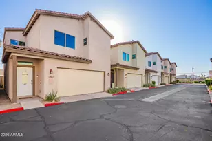 3034 N 39th St, Phoenix, AZ 85018 - Photo 1