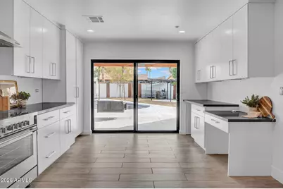 8740 E Monte Vista Road, Scottsdale, AZ 85257 - Photo 7