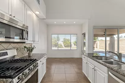 1002 W Kelton Lane, Phoenix, AZ 85023 - Photo 17