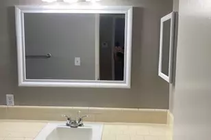 302 W Medlock Dr, Phoenix, AZ 85013 - Photo 9