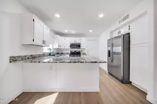 12011 N 79th Ln, Peoria, AZ 85345 - Photo 11