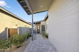 939 E Paseo Way, Phoenix, AZ 85042 - Photo 5