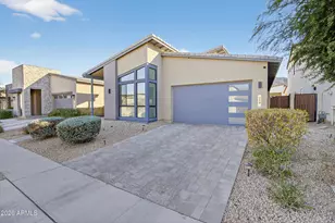 939 E Paseo Way, Phoenix, AZ 85042 - Photo 1