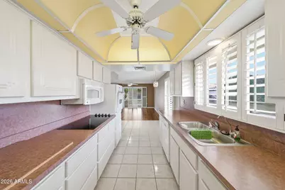 10010 W Manzanita Drive, Sun City, AZ 85373 - Photo 3