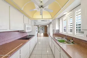 10010 W Manzanita Dr, Sun City, AZ 85373 - Photo 3