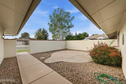 10010 W Manzanita Drive, Sun City, AZ 85373 - Photo 11