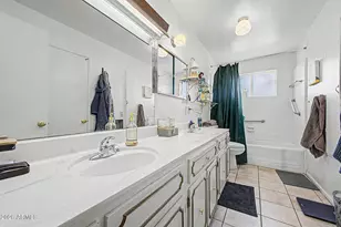1702 E Griswold Rd, Phoenix, AZ 85020 - Photo 17