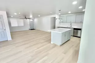 2042 N 64th Dr, Phoenix, AZ 85035 - Photo 7