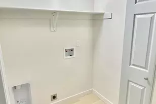 2042 N 64th Dr, Phoenix, AZ 85035 - Photo 15