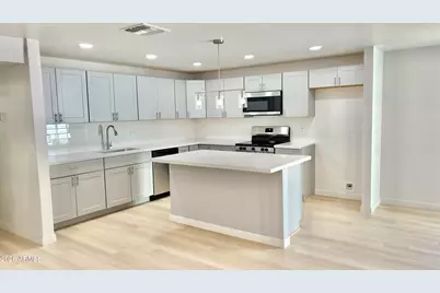 2042 N 64th Drive, Phoenix, AZ 85035 - Photo 9