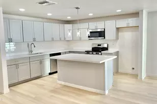 2042 N 64th Dr, Phoenix, AZ 85035 - Photo 9