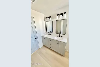 2042 N 64th Drive, Phoenix, AZ 85035 - Photo 33