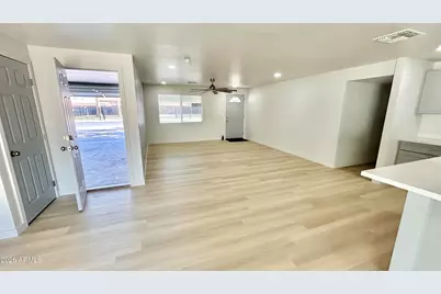 2042 N 64th Drive, Phoenix, AZ 85035 - Photo 5